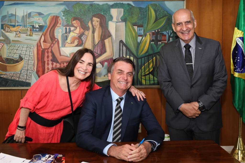 colunaluiztito's tweet photo. Regina Duarte assume secretária de Cultura após a exoneração de Roberto Alvim.
#reginaduarte #secretariadecultura #bolsonaro #exonera #robertoalvim #noticia #noticias #news #portalbemminas #bemminas
confira a matéria completa:
https://t.co/7gyzuOllio https://t.co/E8N6S1A7rL