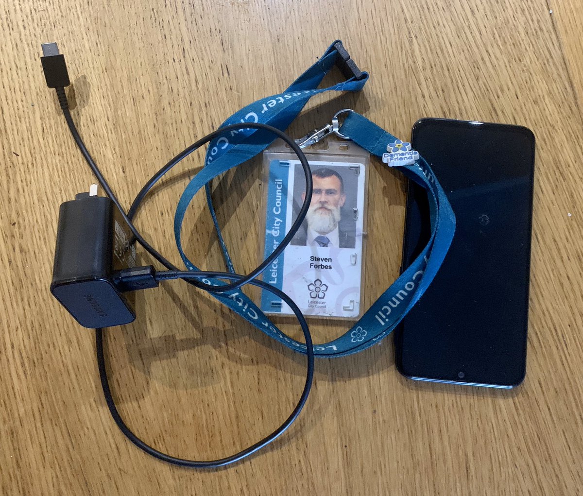 “the sheriff has laid down his badge”! .... today marks my official end from leading #SCELeicester ... left in capable hands @rubysmig <a href="/ToteCaroline/">Caroline Tote</a> @suemwelford <a href="/jane_pierce01/">Jane Pierce</a> <a href="/PCFSWLeicester/">Kate</a> <a href="/MiralJoshi14/">Miral Joshi</a> @PSWJoD ... and many many more! Proud of them all! 👍🏼