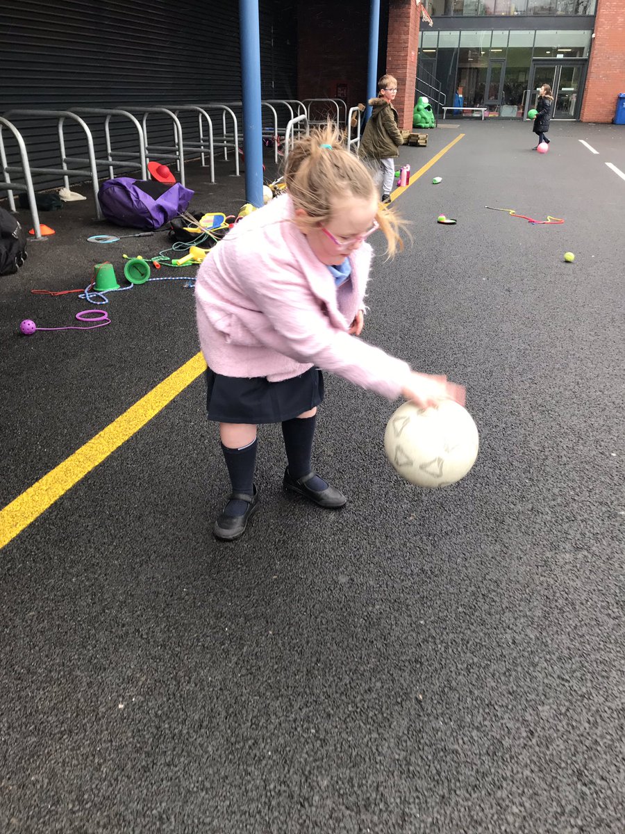 Active Play <a href="/BroomhillPSG/">Broomhill Primary School</a>. Amazing session, only week 2 and already some of the Children are making up games during free play 🙌 Well done boys from Miss Stewart’s class 😆<a href="/Thrive_Outdoors/">Thrive_Outdoors</a> <a href="/InspiringSland/">Inspiring Scotland</a> <a href="/GlasgowCC/">Glasgow City Council</a> @Jimmy_FARE @FARE_Scotland