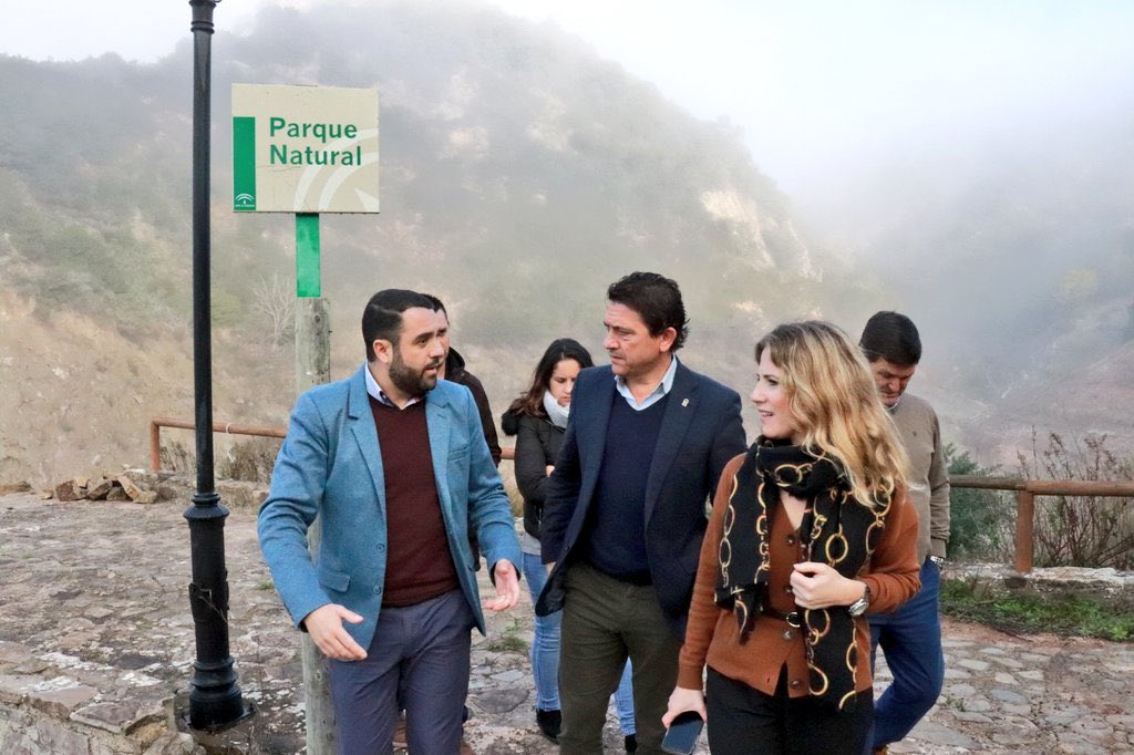 dsanchezroman's tweet photo. Visita esta mañana junto a la Delegada del Gobierno @AnaMestrePP y el Alcalde de #Algar, @jcsanchezb82, a una de las zonas más espectaculares de la Provincia: #TajoDelÁguila 

Trabajando para su mejora y puesta en valor.! @AgriculturAnd @MedioAmbAND @CadizJunta @AndaluciaJunta https://t.co/2Ffi311RaY