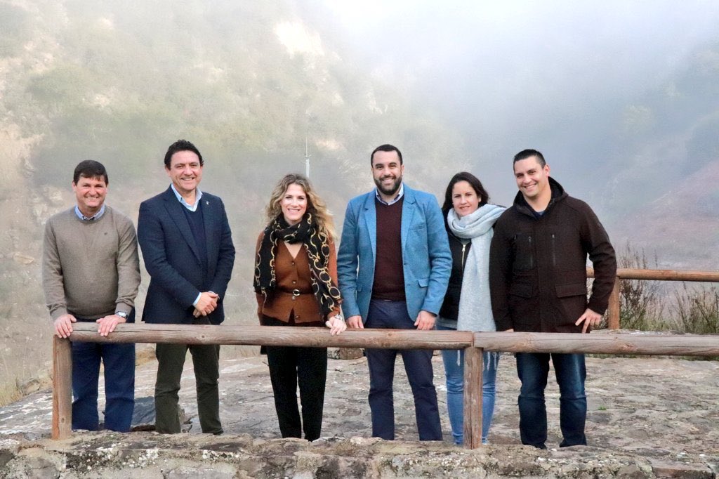 dsanchezroman's tweet photo. Visita esta mañana junto a la Delegada del Gobierno @AnaMestrePP y el Alcalde de #Algar, @jcsanchezb82, a una de las zonas más espectaculares de la Provincia: #TajoDelÁguila 

Trabajando para su mejora y puesta en valor.! @AgriculturAnd @MedioAmbAND @CadizJunta @AndaluciaJunta https://t.co/2Ffi311RaY
