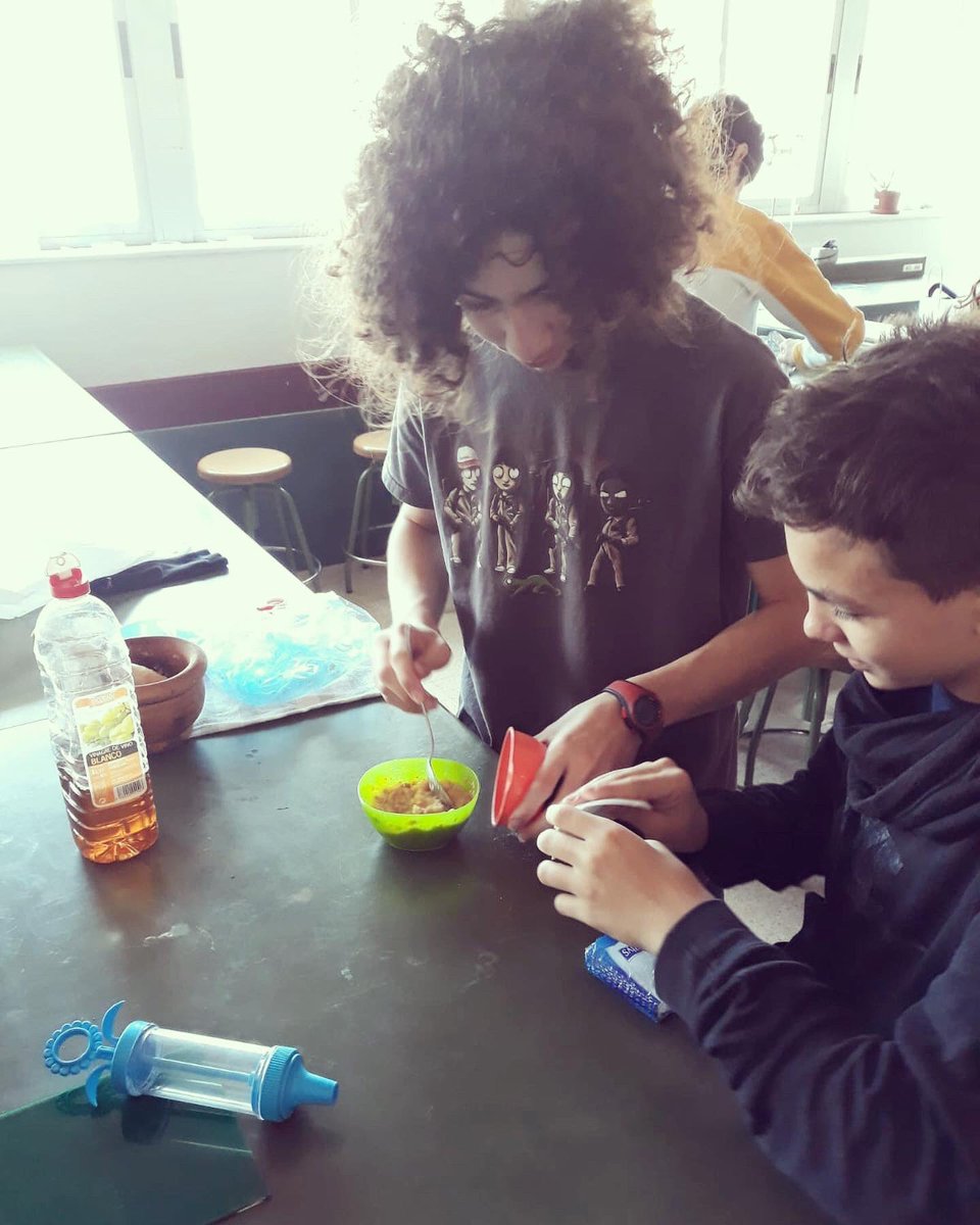 InsForatdelvent's tweet photo. Els alumnes de 3r d'ESO posen a prova els seus coneixements sobre el procés de digestió, segueixen la pista de l'entrepà!! #ciències #3rdESO @InsForatdelvent https://t.co/LR8eqwyxQV