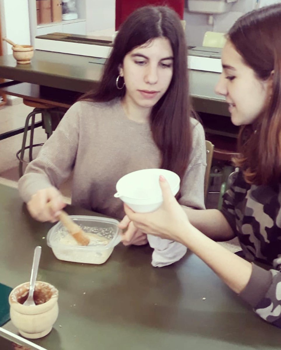 InsForatdelvent's tweet photo. Els alumnes de 3r d'ESO posen a prova els seus coneixements sobre el procés de digestió, segueixen la pista de l'entrepà!! #ciències #3rdESO @InsForatdelvent https://t.co/LR8eqwyxQV