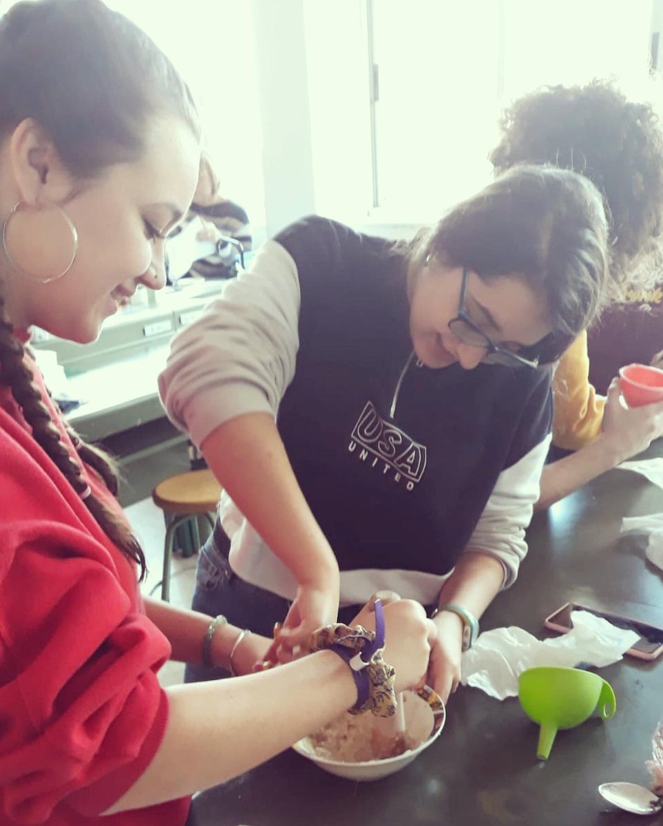 InsForatdelvent's tweet photo. Els alumnes de 3r d'ESO posen a prova els seus coneixements sobre el procés de digestió, segueixen la pista de l'entrepà!! #ciències #3rdESO @InsForatdelvent https://t.co/LR8eqwyxQV
