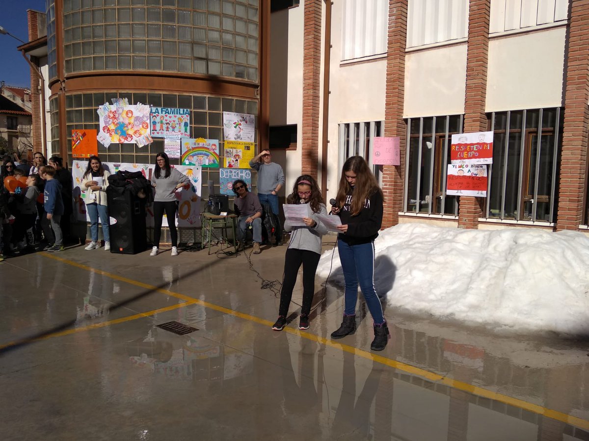 Como cada 30 de enero hemos celebrado el Día de la Paz. Un momento para compartir el trabajo que desde el aula hemos hecho de los Derechos Universales del Niño. Gracias a las familias por acompañarnos. #diadelapaz