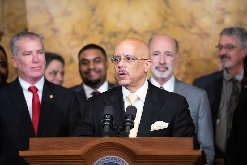 PaSenateDems's tweet photo. We stood with @GovernorTomWolf when he proposed 2020-21 budget items totaling more than $1.1 billion to support reducing the risks and remediating lead and asbestos.

@SenatorHughes has been a leading voice in the #LeadFreePA movement.

https://t.co/VNoII8sDui https://t.co/JU75jgEdjC