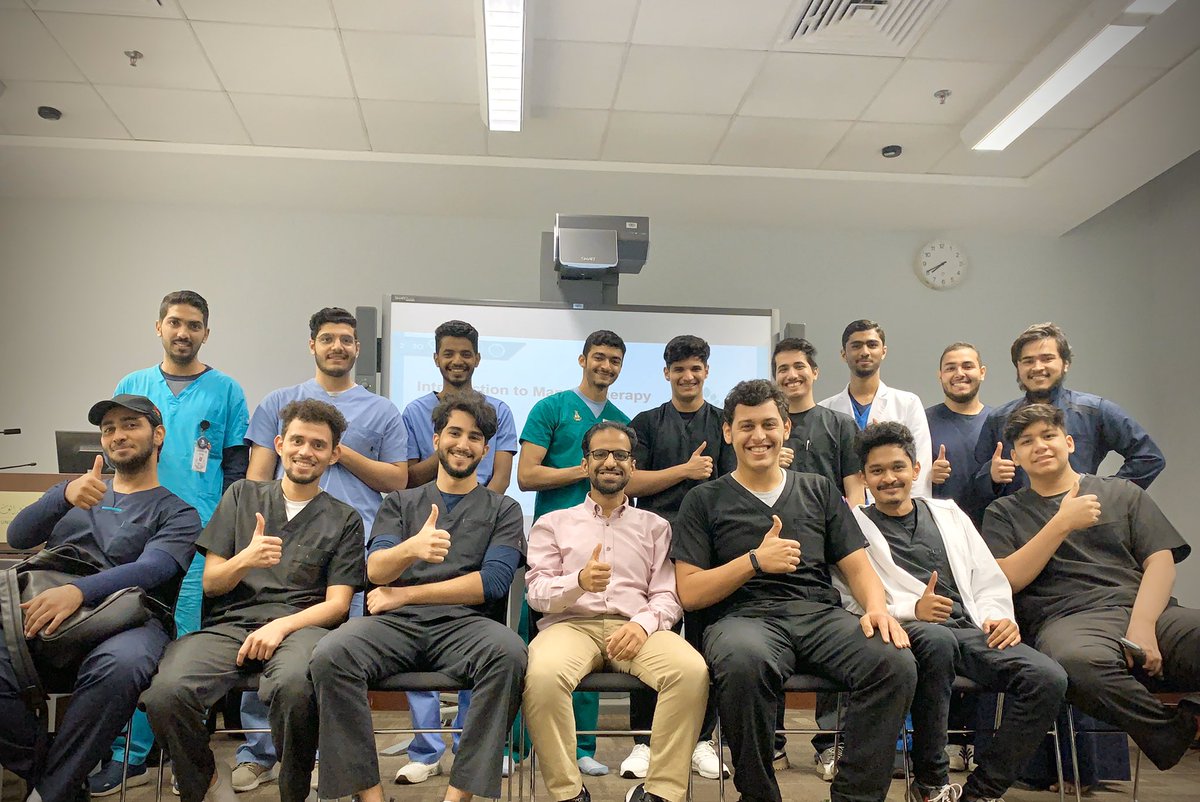 alaabazaid's tweet image. اليوم في #مؤتمر_التخصصات2020

رفقة مميزة من طلاب الجامعة
استمتعت بقضاء ساعات تعلمية مميزة معهم

كانوا مهتمين جداً بتطوير مهاراتهم الإكلينيكية

اتمنى لهم مستقبل حافل بالتميز والإبداع🌹
 #HPC2020