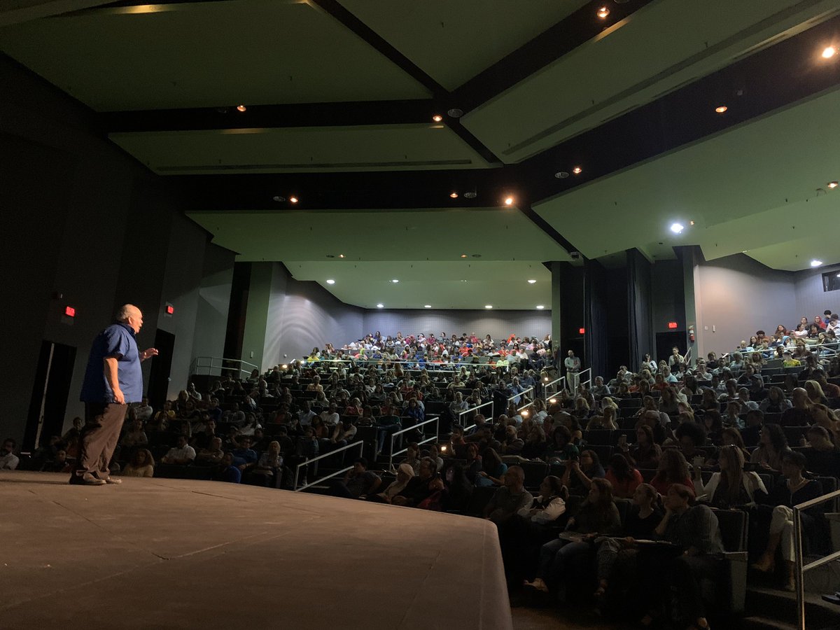 interespr's tweet photo. El Recinto Metro  ofreció la conferencia:  "Terremotos en Puerto Rico", un acercamiento científico, técnico y psicológico. El doctor José Molinelli, geomorfólogo y experto en actividad sísmica en PR presentó información significativa y pertinente sobre este tema. @rectorametro https://t.co/2G770Qw0Co