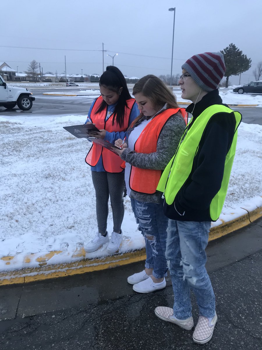 DrJonesPRT's tweet image. AVID students committed to safe driving #WearYourSeatbelt #NoDistractions @kshighwaypatrol  @theravennation #SafeProgram
