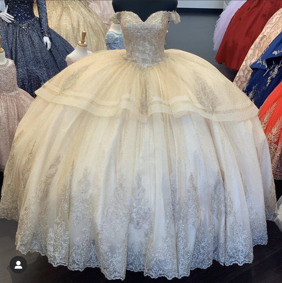 dreamycece's tweet photo. This dress... all the Cinderella feels ✨ ✨ ✨ https://t.co/Uy5N4WcjOu