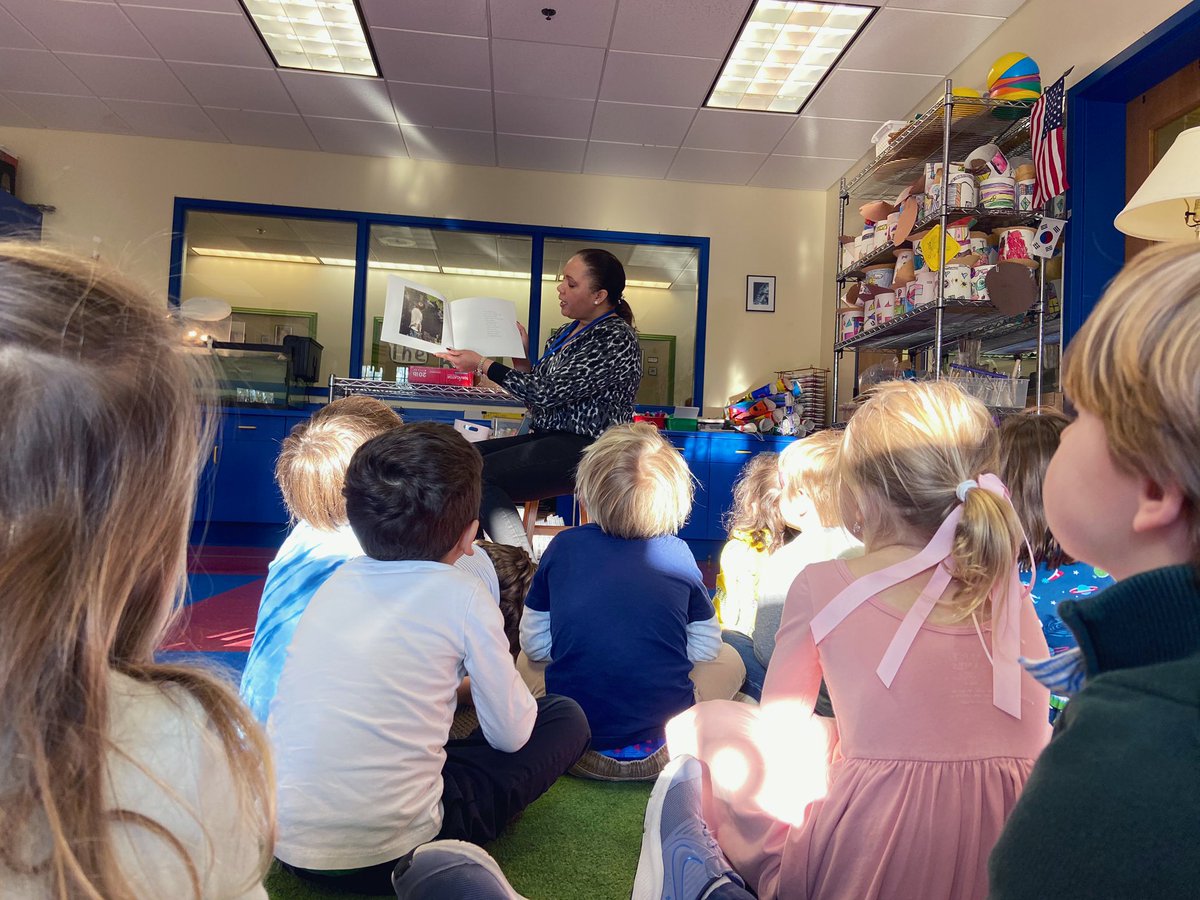 MakeSomeArt's tweet image. PreK is learning how art and science ROCK! Reading “If You Find a Rock” by Peggy Christian. So many different kinds of rocks all around us. @MsAprilsPreK #TrinityLearns
