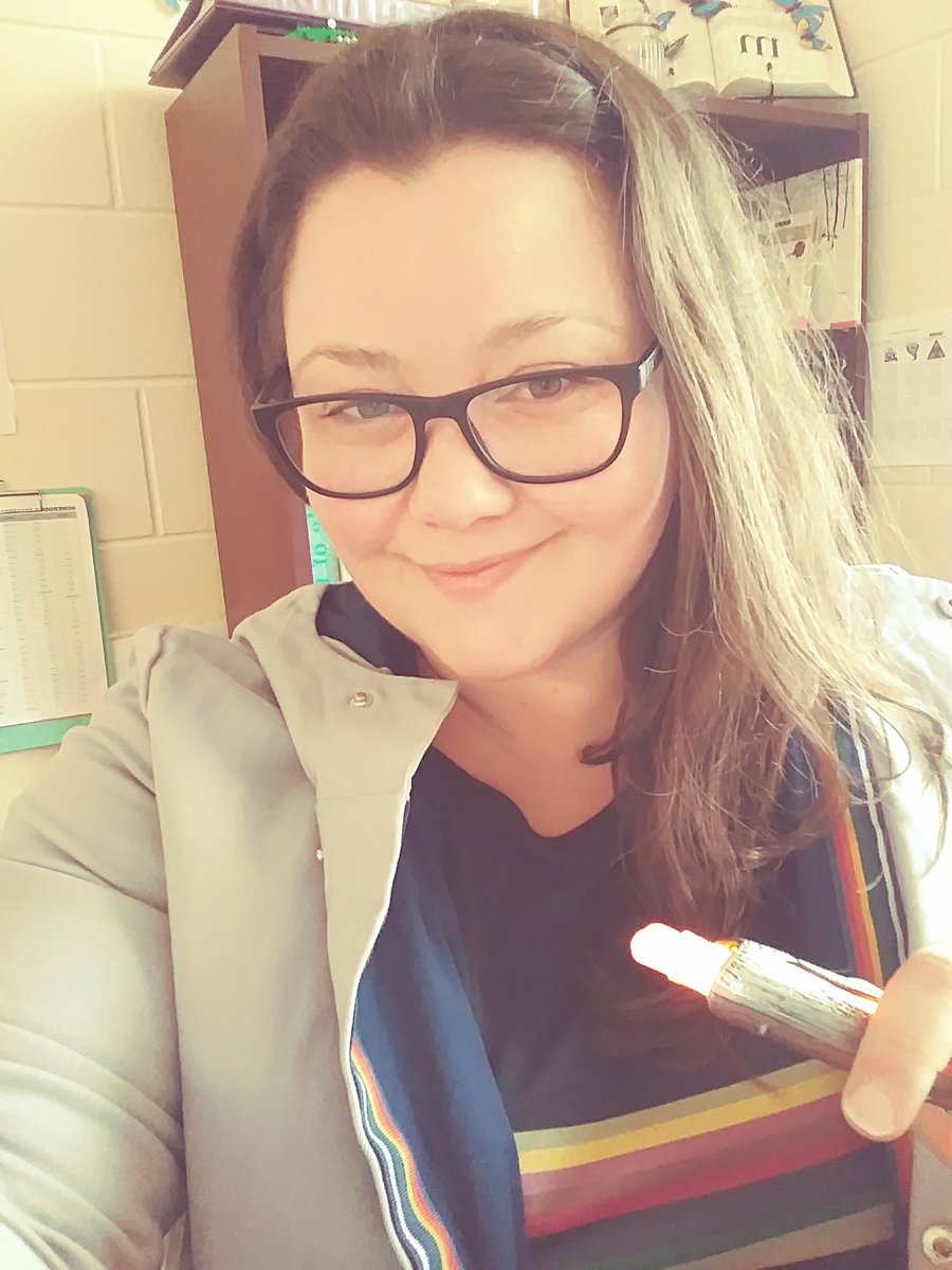 yogiMcKenzie's tweet photo. 13th Doctor is in the house for science fiction character dress-up day! #vcsclw2020 #drwho @TitansLibrary @UHSTitans411 https://t.co/DZ31cgB8yO