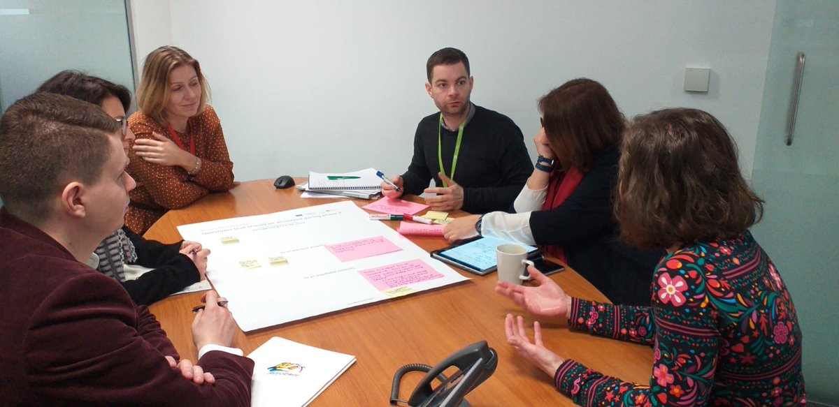 AMB_MetroGlobal's tweet photo. 🗣️Repensem el futur de les infraestructures de mobilitat metropolitanes a l'esdeveniment final de la primera fase del projecte @RiConnectURBACT a #Manchester!
#RethinkingInfrastructure #bettercities #actionplanningnetwork #UrbanIntegration #RiConnect https://t.co/keLEFoP2Md