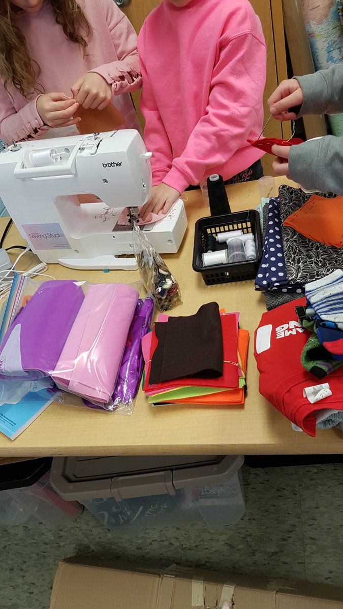 MrsKopstick's tweet photo. Our sewing centre is up and running @afpsyr https://t.co/eUSNpaBo37
