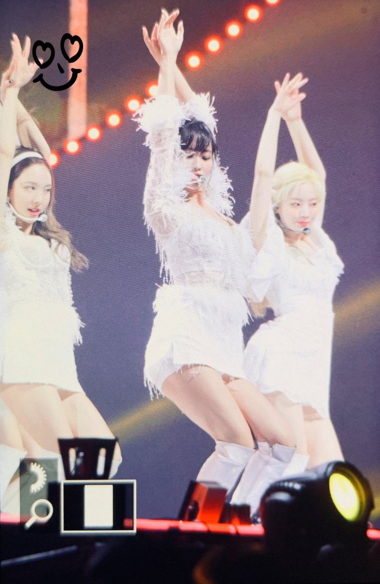 heartempty_mm's tweet photo. 200130 SMA 💕
#트와이스 #TWICE #모모 #MOMO #もも https://t.co/eqBMiYAOyG