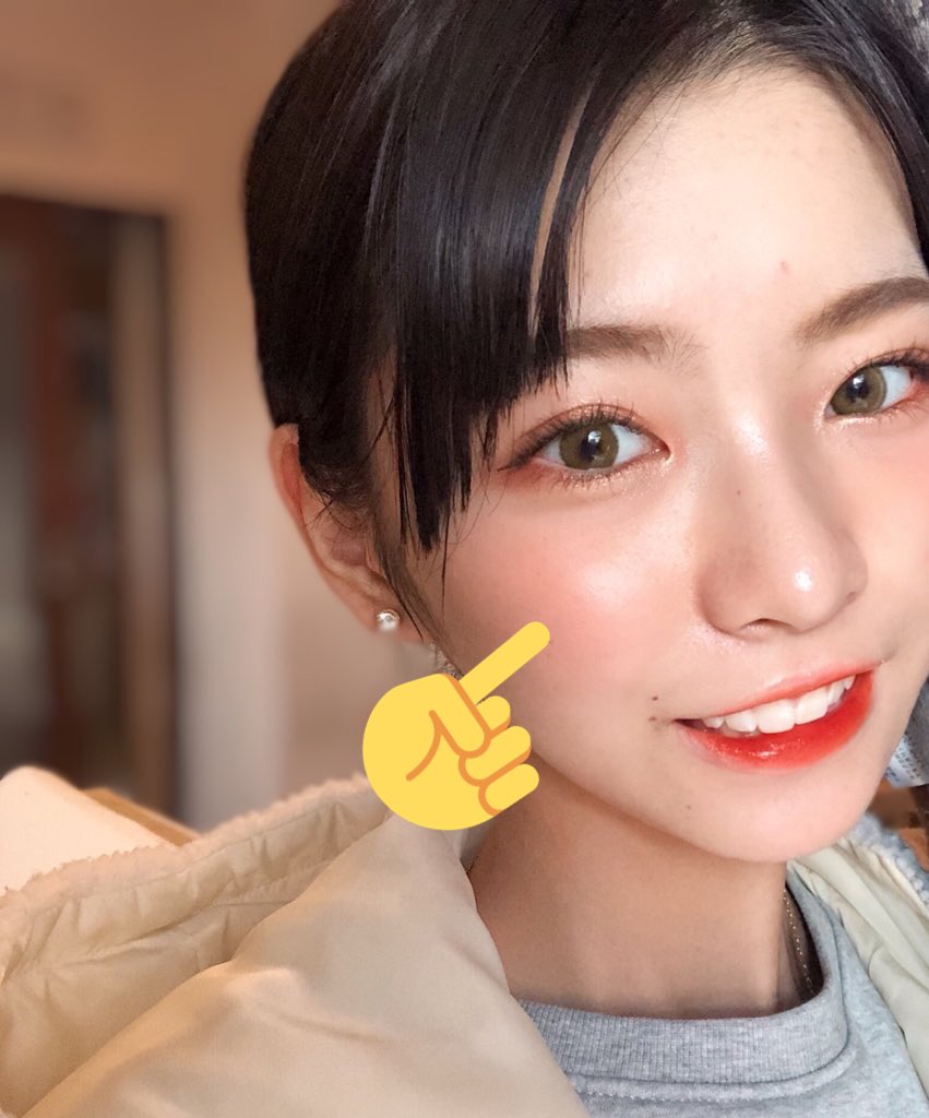 エノ 最近使ってるハイライトは頂いたillamasquaのビヨンドパウダー 肌がツヤッツヤになるの 海外コスメのハイライト ずっと気になっていたんだけど 流石きらめきが格段に素晴らしくて 沼だな と感じた このハイライト本当にオススメ 頬の内側 鼻の