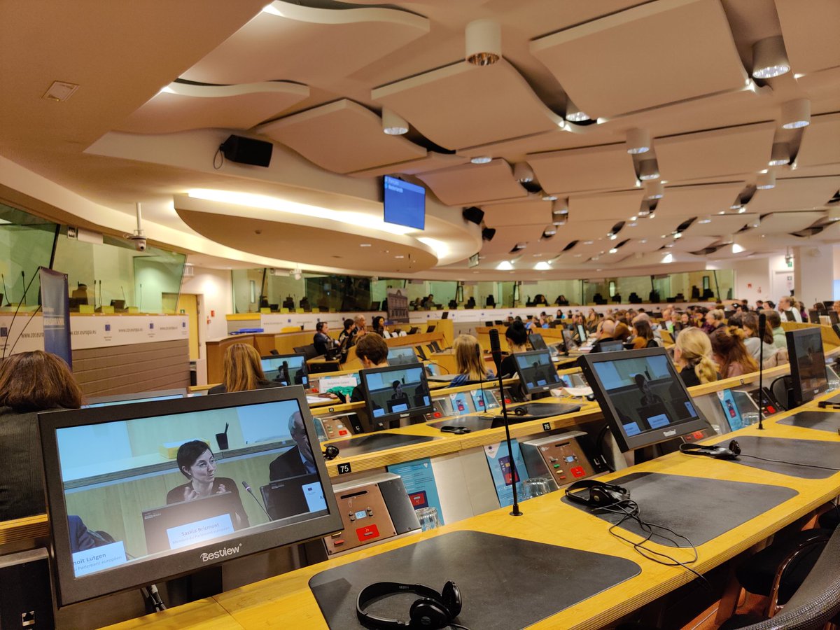 pyvoisin's tweet image. "Avec nos ambitions climatiques et sociales, nous devons sortir du modèle libéral en vigueur jusqu'à maintenant. Il faut changer les flux économiques pour faire revivre les économies locales ". @bricmontsaskia #EPAS #EPASbe