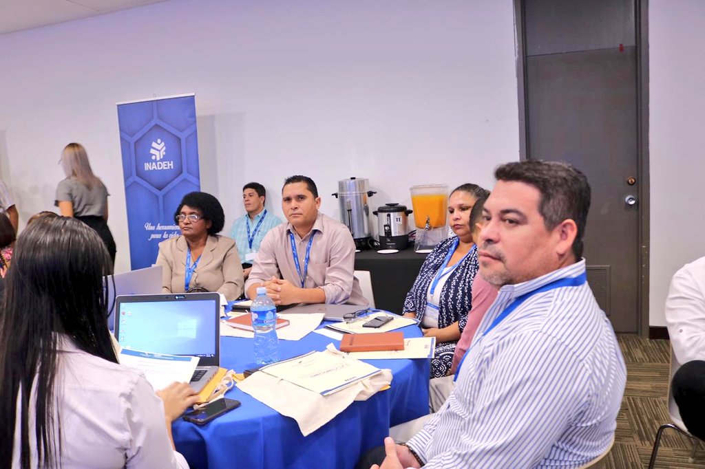 InadehOficial's tweet photo. #AEstaHora se realiza el Primer Encuentro de directores del INADEH en Ciudad del Saber. Por dos días los directores regionales y los jefes de los 23 Centros de Formación presentarán el Plan Operativo Anual 2020. #UnidosLoHacemos #BuenGobierno https://t.co/3OcbH5p5dy