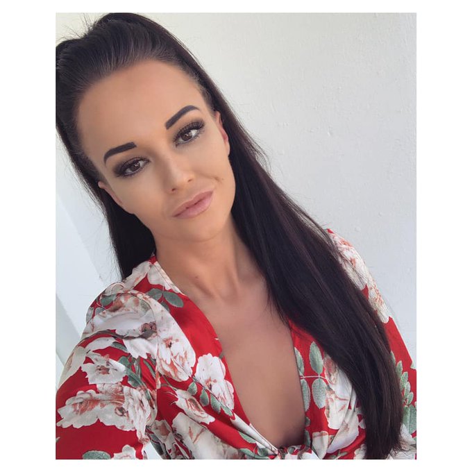 I cant wait for tanned skin &amp; white nails https://t.co/C9wVgT3oiV