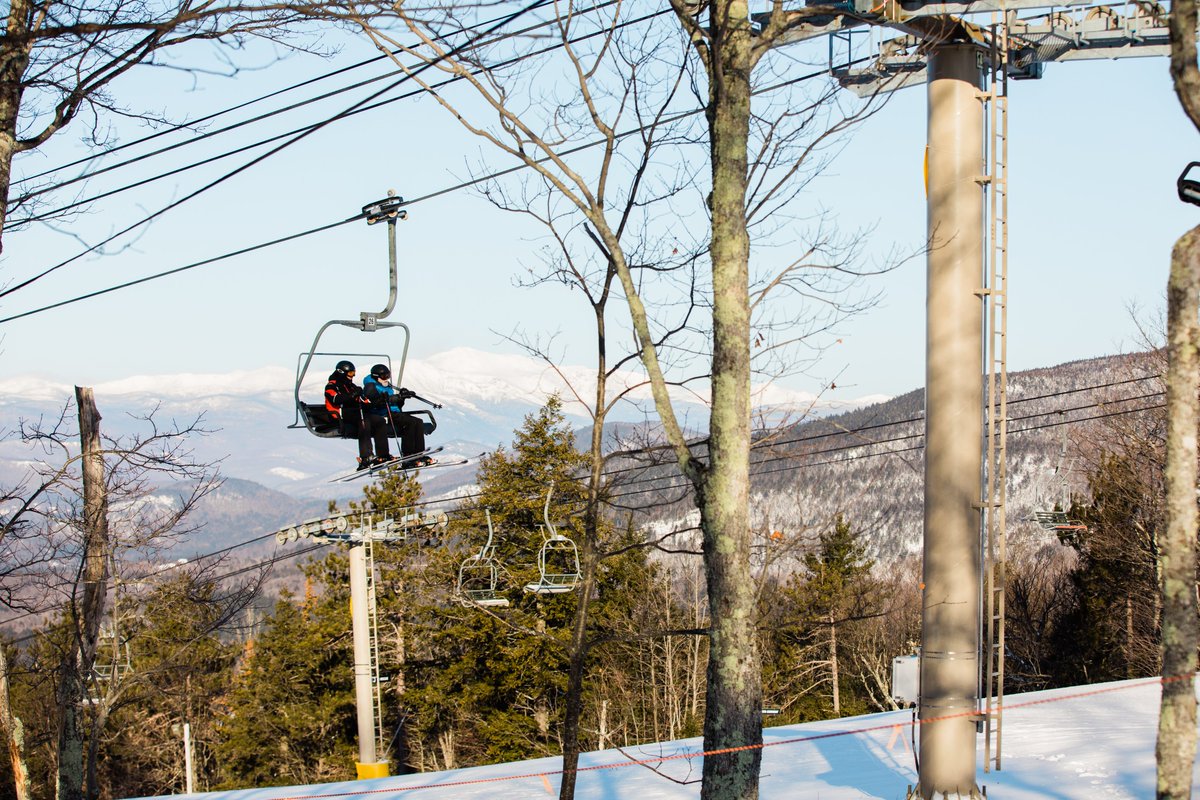 We ❤️bluebird days.

38 trails and 4 lifts, 9am - 4pm.

cranmore.com/The-Mountain/R…
