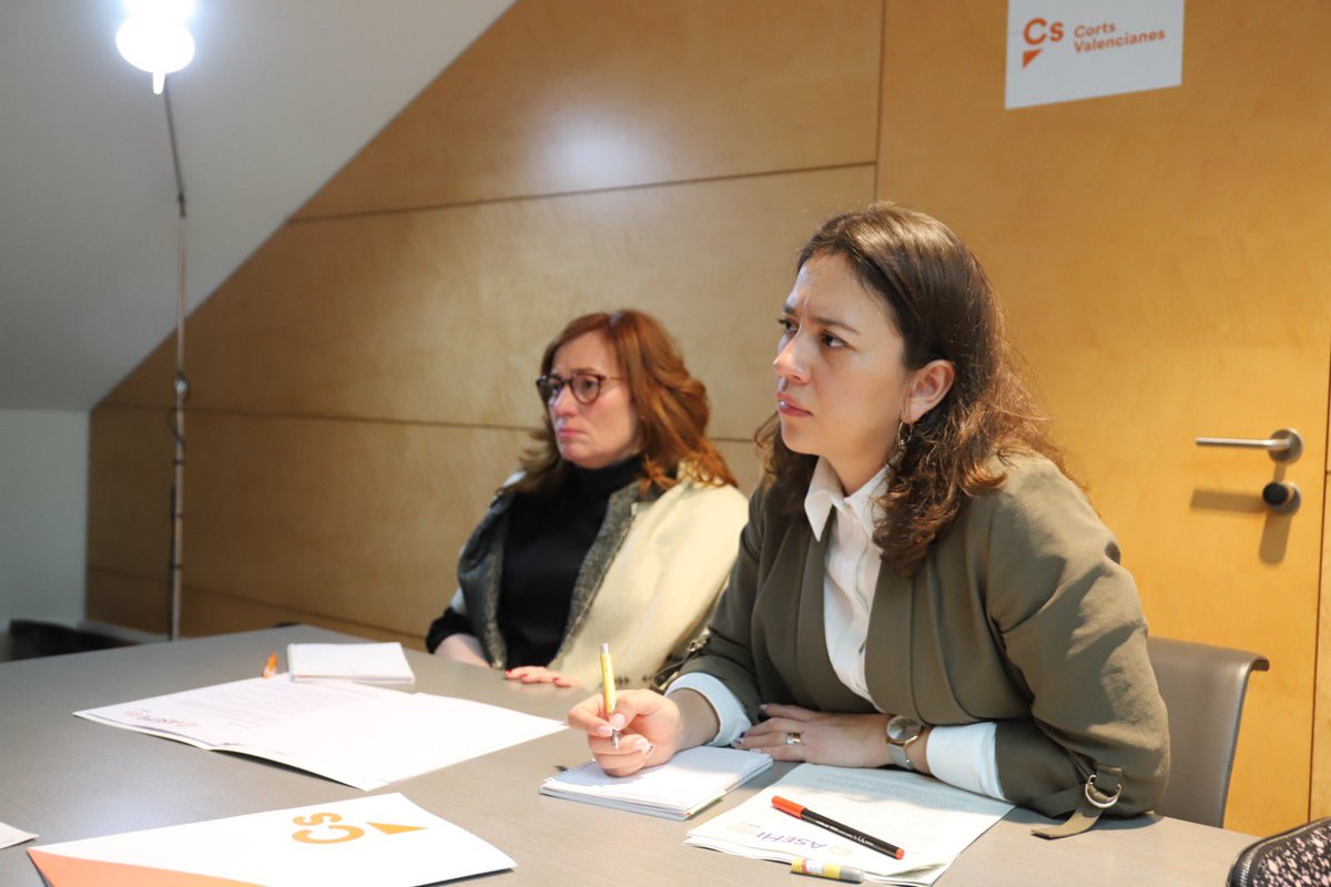 YanethGiraldoJ's tweet photo. Hoy me he reunido con #ASEMICV Asociación de Enfermedades Minoritarias de la C. Valenciana. Solicitan:
👉🏼Que se cree la Unidad de Hospitalización Domiciliaria INFANTIL en la Provincia de Castellón.
Desde @CsCValenciana nos comprometemos a ayudarles. https://t.co/5PoudBkDdt