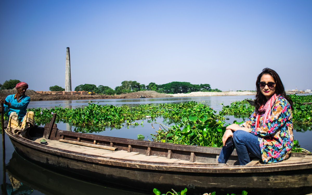 NaimaIstiak's tweet photo. The Traveler sees what he sees, the tourist sees what he come to see.
#buriganga #burigangariver #dhaka #dhakagram #dhakadiaries #dhakacity #dhakalife #dhakabangladesh #travelling #traveltips #travelercouple https://t.co/U3U6Au6XcV