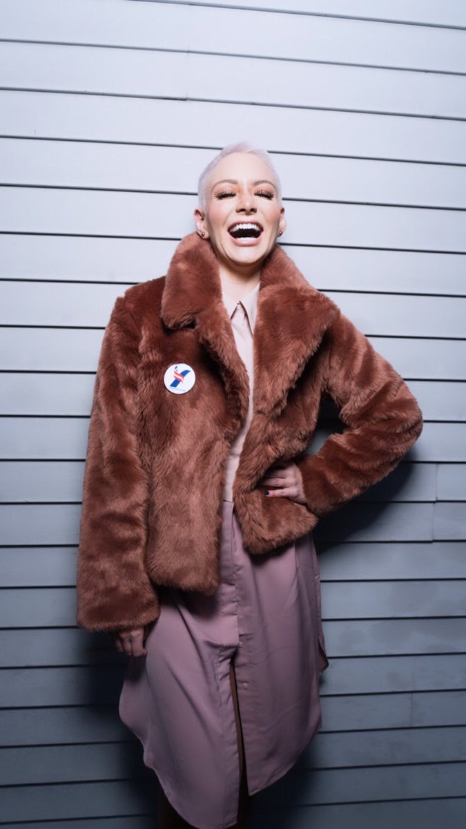 elizableu's tweet image. My face when they say that, @AndrewYang voters will “switch to vote for Bernie.”

Nah, I’m a conservative. If Yangs gone, I’m out. ✌🏻Period. 

📷 by @futureismath #YangGang