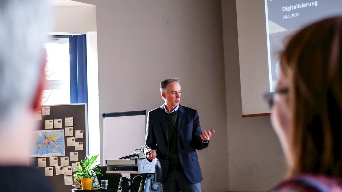 pironglobal's tweet photo. Dr. Andreas Fรถrster ( @BMZ_Bund ) heute nachmittag praktisch zum Stichwort digitale Transformation: eine historische Chance; ein Potential zur Verรคnderung. #BusinessForDevelopment https://t.co/3qI1RA877Z