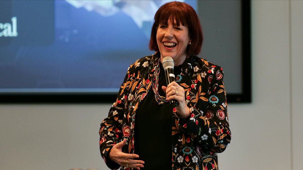 IWFM_WomeninFM's tweet photo. @mjinspire tells the story of how to move from customer service to customer experience. Emotion / Ease / Ethical and Unsung Heroes. #wifm2020 https://t.co/FLRlVCGLVv