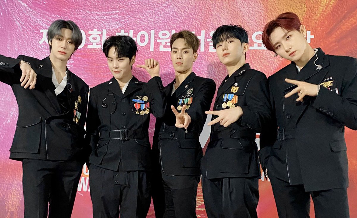 OfficialMONSTAX's tweet photo. [#MONSTA_X]
200130 #몬스타엑스
📌 제29회 하이원 #서울가요대상
⭐ 본상 수상

'#몬베베'덕분에 받은 본상 🥰
항상 고맙고 고마워요 ❤️

#MONSTAX #서가대
#Shoot_Out #FOLLOW
#사랑한다몬베베 https://t.co/PPoqOMXAH8