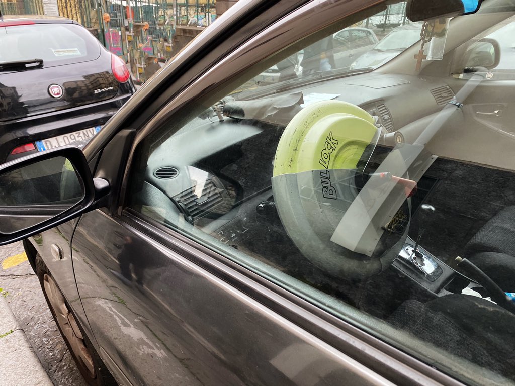 Moxin_mo's tweet photo. Naples-style car lock https://t.co/QGSPDFlxSe