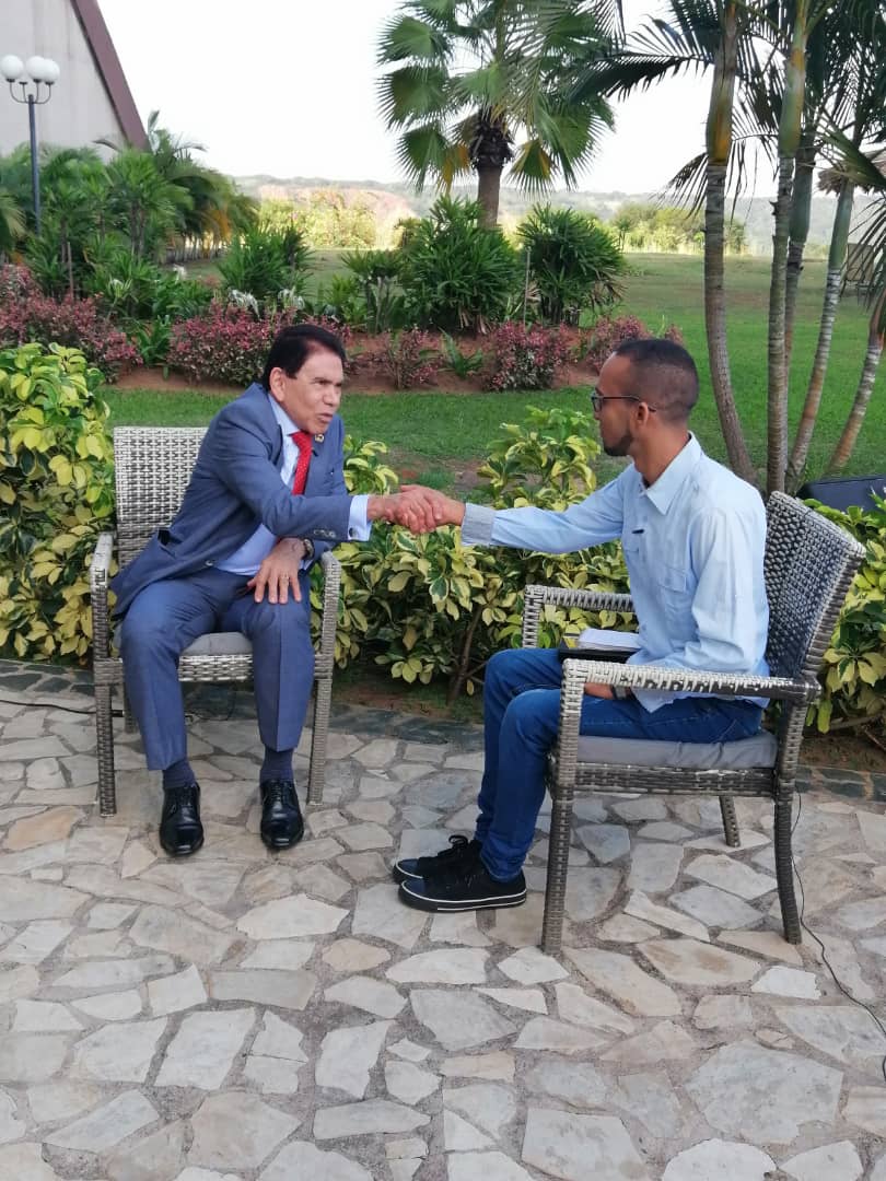 Vive_Orinoco's tweet photo. #Ahora | El equipo de Vive Orinoco se trasladó al municipio Caroní, en donde se desarrolla la grabación del segmento la entrevista, en la cual se analiza la nueva plataforma económica del Estado Venezolano #CriptoMonedaPetro #30Ene #Entrevista #ViveOrinoco #ViveOrinocoInforma https://t.co/OzOqpyYUnu