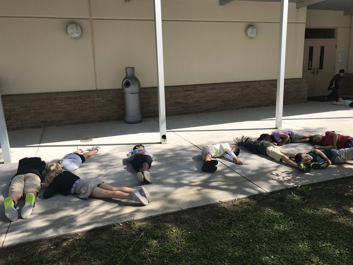 Dolangtbe's tweet photo. Working with our 1st grade buddies to create a word...this group is KIND. @TommieBarfield @EducationFl @mrs_iannottaTBE #LiteracyWeekWord https://t.co/KnPzjunQi9