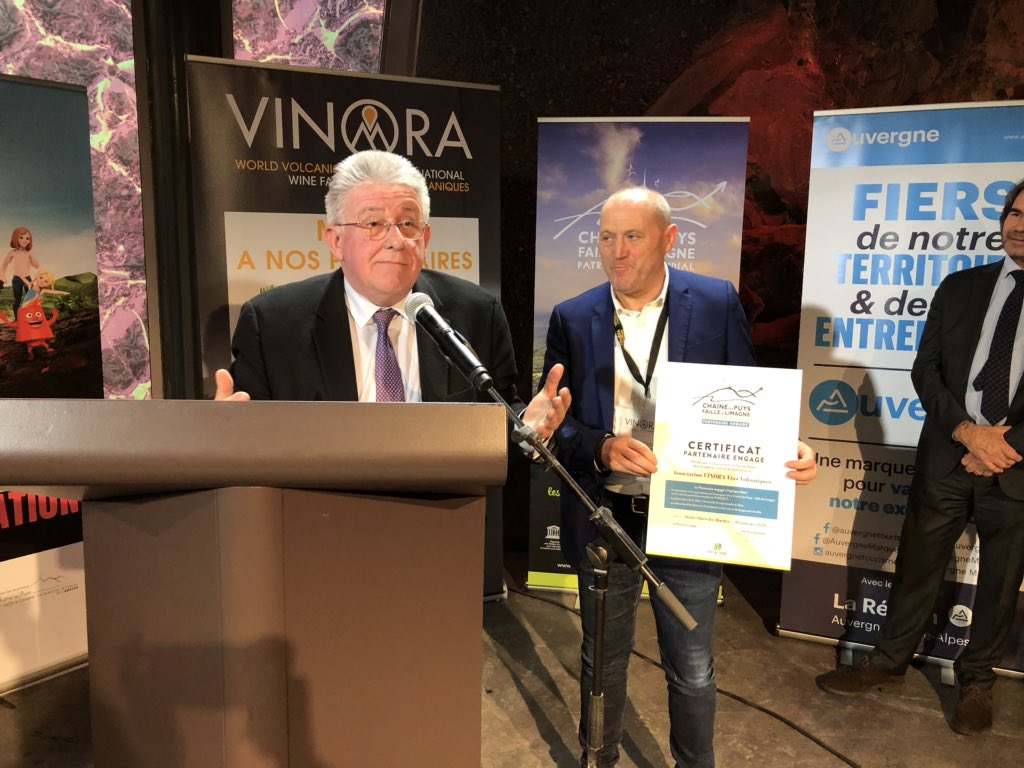 Chaîne des Puys tweet media