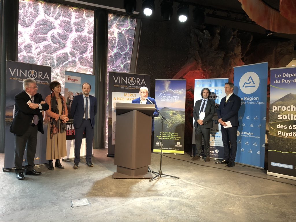 Chaîne des Puys tweet media