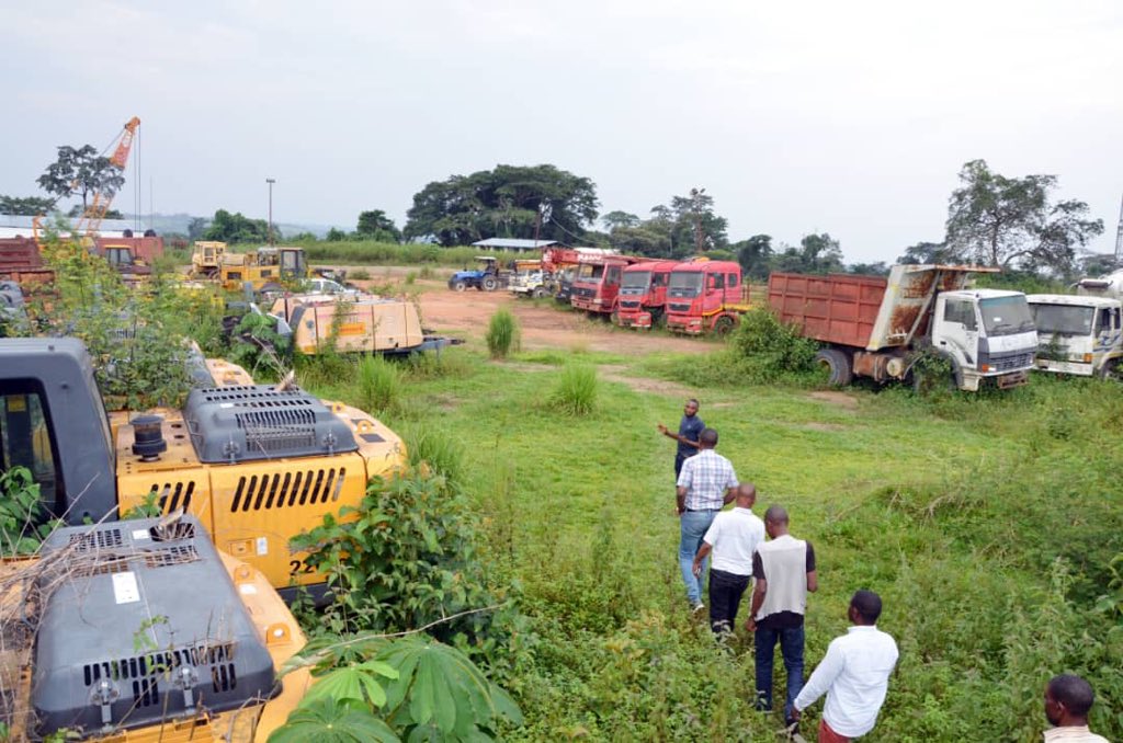 DSESANGA's tweet photo. J’ai visité ce jour le site du projet BARRAGE KATENDE,promesse de nos campagnes électorales, espérance de toute la population Kasaienne pour sa libération économique.Chantier à l’abandon depuis 4 ans,matériel en rouille.Ce sont ces les 50% des 64MW?J’en doute! RDV session de mars https://t.co/iJjc5b9aAe