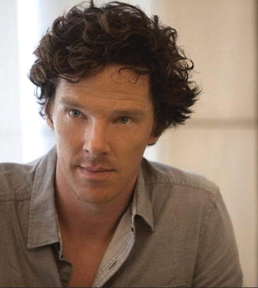 Adriana13881530's tweet photo. #CumberColours
@CumberbatchSpam 
BC looks perfect in any colour.😘♥️♥️ https://t.co/QmeGWZdB4h