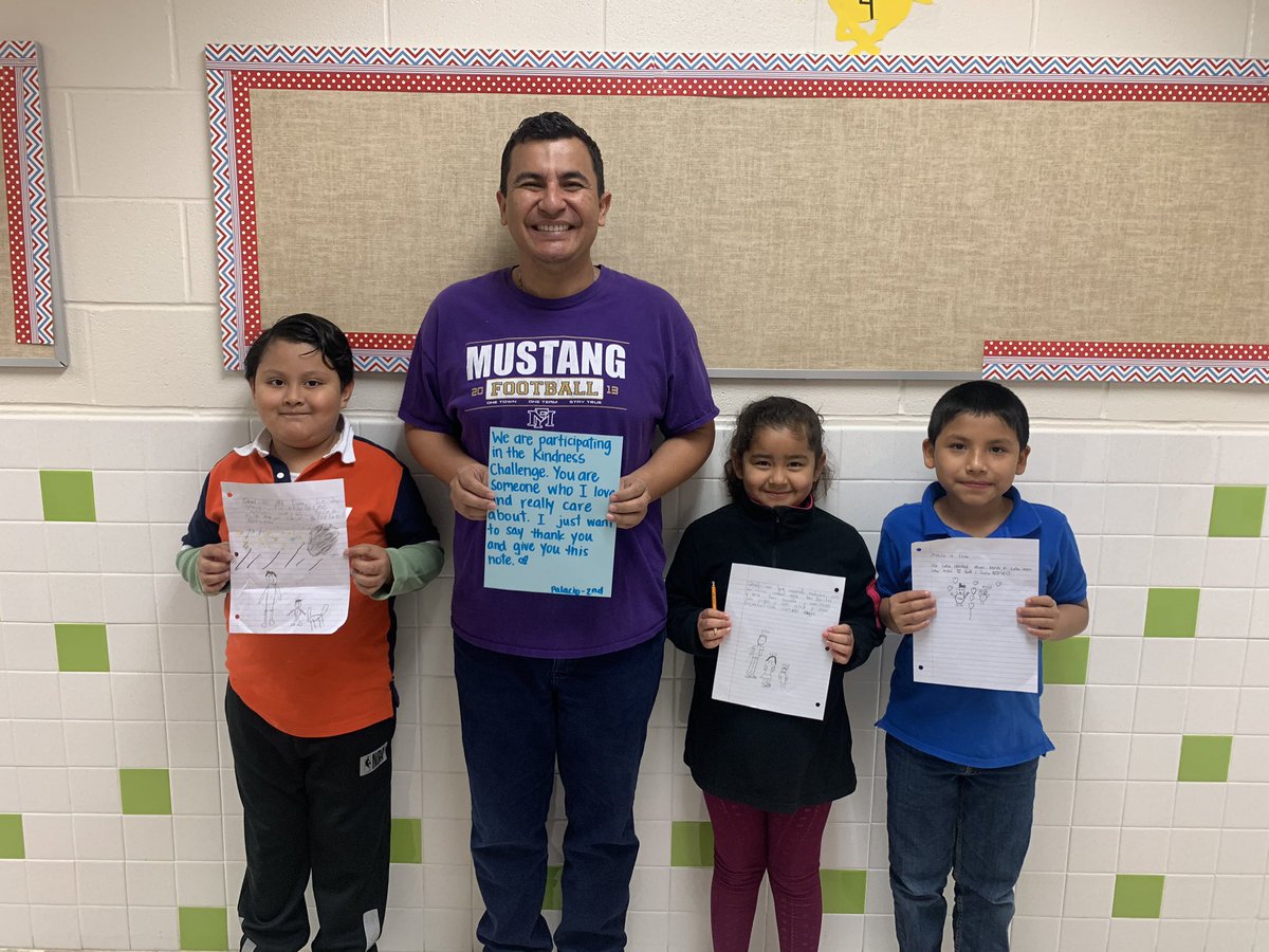 palacio5thgrade's tweet photo. Kindness Challenge!! We gave a special note to someone we really love on our campus. https://t.co/q7yPJdXIyP