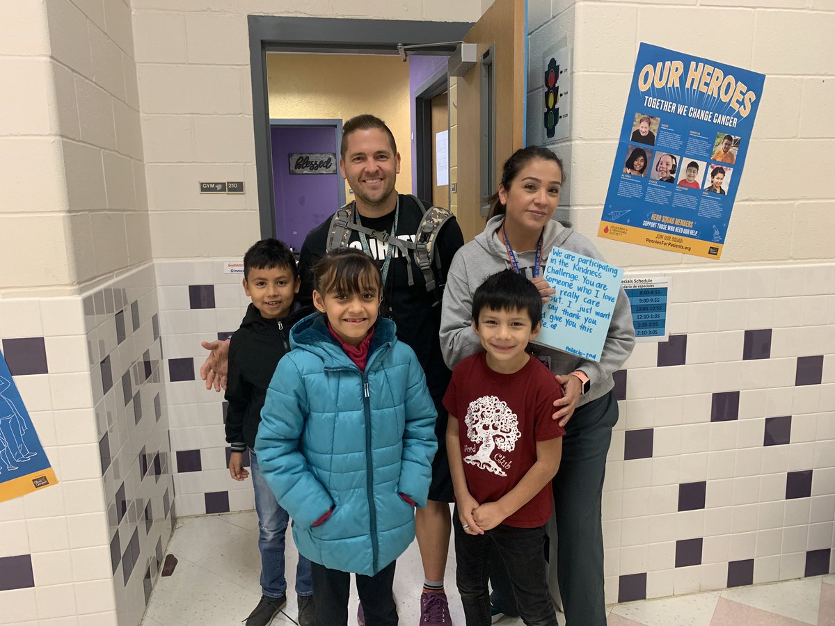 palacio5thgrade's tweet photo. Kindness Challenge!! We gave a special note to someone we really love on our campus. https://t.co/q7yPJdXIyP
