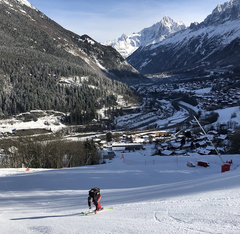 chamworldcup's tweet photo. #SnowControl | ❄️
🔎 Le contrôle neige a eu lieu ce matin sur la piste de la Verte des #Houches.
✅ Les experts de la #FIS ont déclaré la piste apte à recevoir les deux épreuves de Coupe du Monde @fisalpine.
➡️ RDV les 8 et 9 février pour le Slalom et le Géant Parallèle ! https://t.co/sHi3FfQNv5