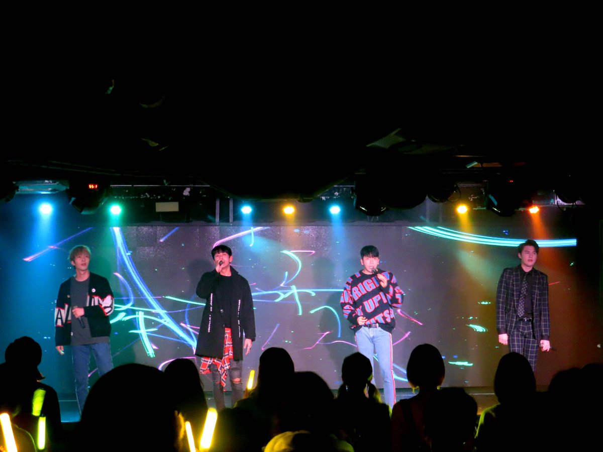 Dtionofficial's tweet photo. 次の2月のファーストライブも一緒に楽しく楽しみましょうね！🤩
今日も遅くまで本当にお疲れ様でした！🙏
土曜日14時に会いましょう！🤗❤️
#2020年1月2月 #新年 #ライブ 
#Dtion #sin #mayjun #looky #sion #showbox #live #tokyo #sinjuku #イケメン #korea #kpop #한류 #singer #新大久保 https://t.co/Y2riQYbS0R