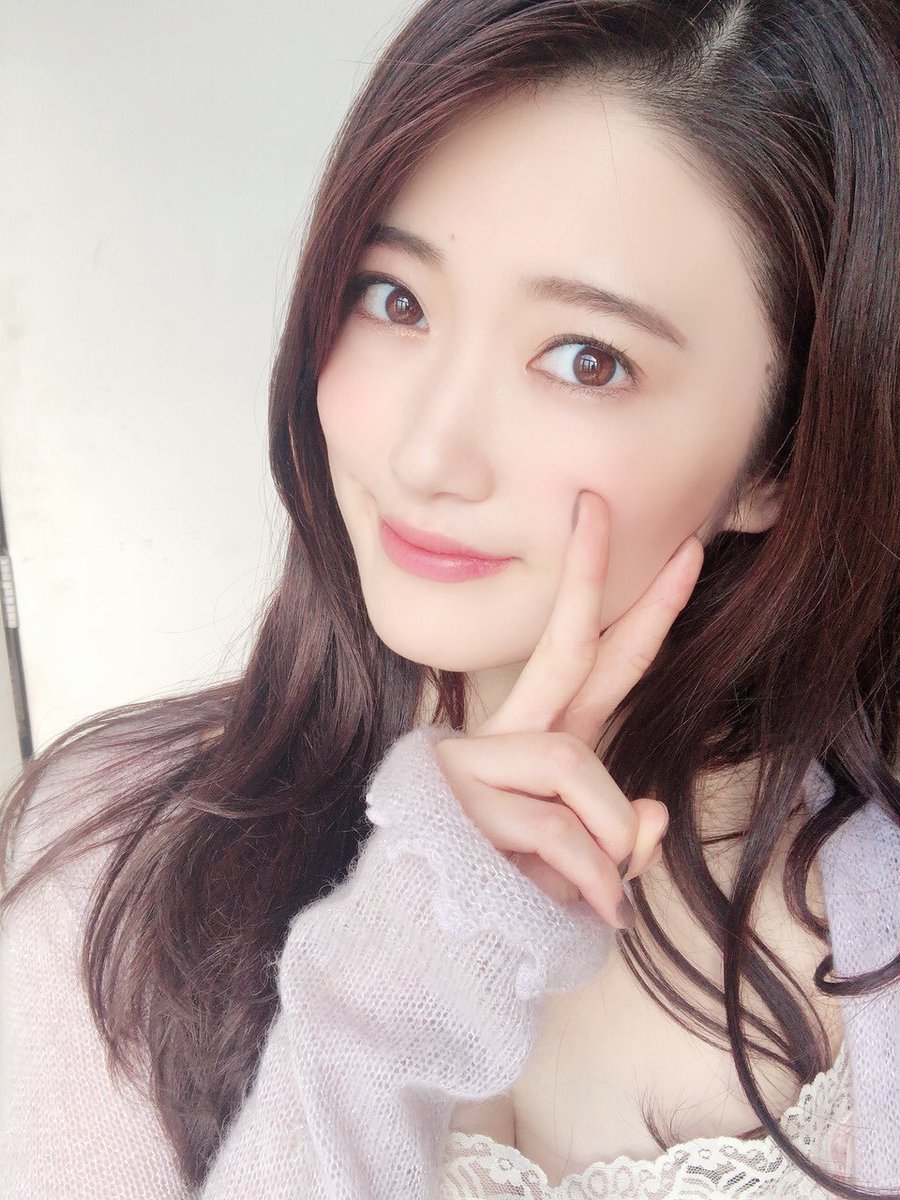 hntm46's tweet photo. ひなちまお誕生日おめでとう！
あなたのおかげでたくさんの元気と勇気をもらっています。
ずっと応援させて下さい！
#樋口日奈生誕祭 https://t.co/pCM7NIaEhp