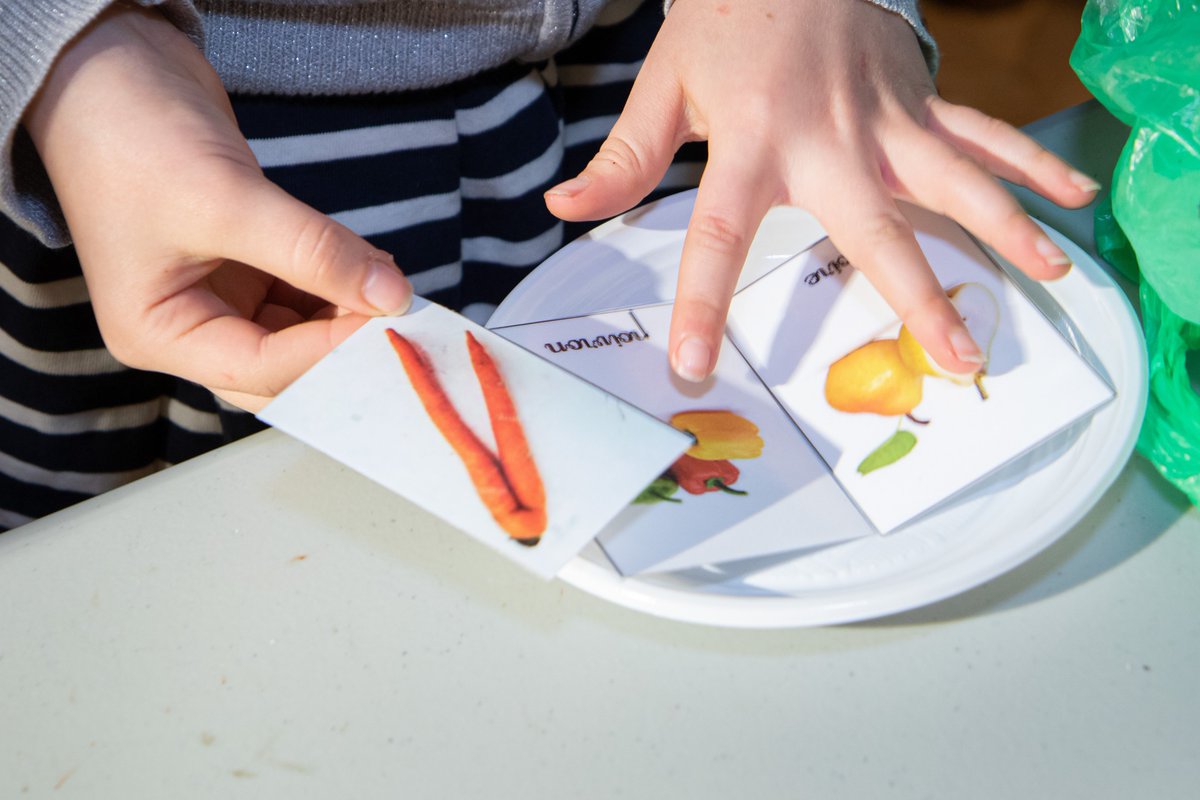 fontenay92's tweet photo. #LSSL2020 Hier, la #médiathèque proposait 2 ateliers scientifiques avec Les Petits débrouillards sur le thème "Ma carotte a deux jambes". Au travers d’expériences et jeux, les enfants ont été sensibilisés au gaspillage alimentaire et aux questions de santé liées à l’alimentation. https://t.co/G37kPXNtfo