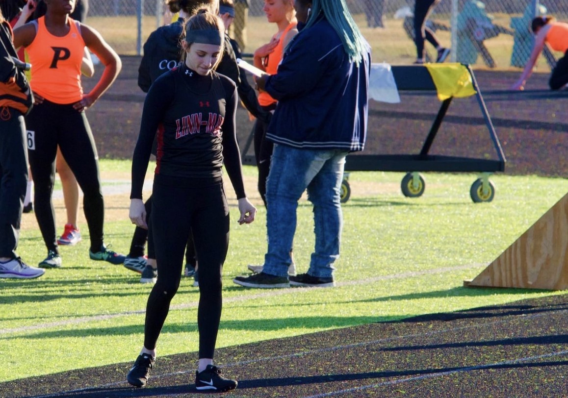 LM_GirlsTrack's tweet image. Today we recognize another member from our State Meet team that had an outstanding 2019 season, adding quality/depth to our hurdle squad, SO Tera Thompson

▪️ State Meet Alternate- Shuttle Hurdle Relay
▪️ MVC JV Meet placewinner (400m/400m hurdles)
▪️ Top underclassmen hurdler