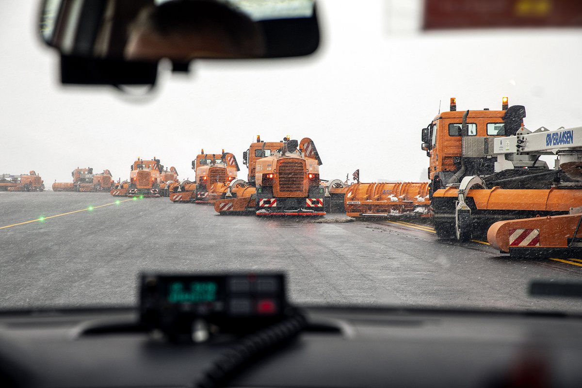 ChopinAirport's tweet photo. #SnowBusters in action – yesterday we had a winter attack, and we defended our @ChopinAirport
If you want to see our #WinterAction in action you will find more photos here: https://t.co/MkWOvYroAq
Photo: Dariusz Kłosiński https://t.co/hG2tQ7WfNF