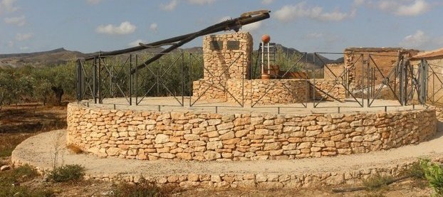 creect1's tweet photo. Continuamos restaurando nuestra histórica🏛colina.El siguiente paso será la construcción🏗 x parte de #ISOL de un muro d pedriza típico del #CampodeCartagena para evitar a erosión d una d las laderas del #Cerrodelosmoros #Botánico 🌳🌱
¡Gracias @adlecartagenaes @FundacionRepsol ! https://t.co/vJzgjHLb6l