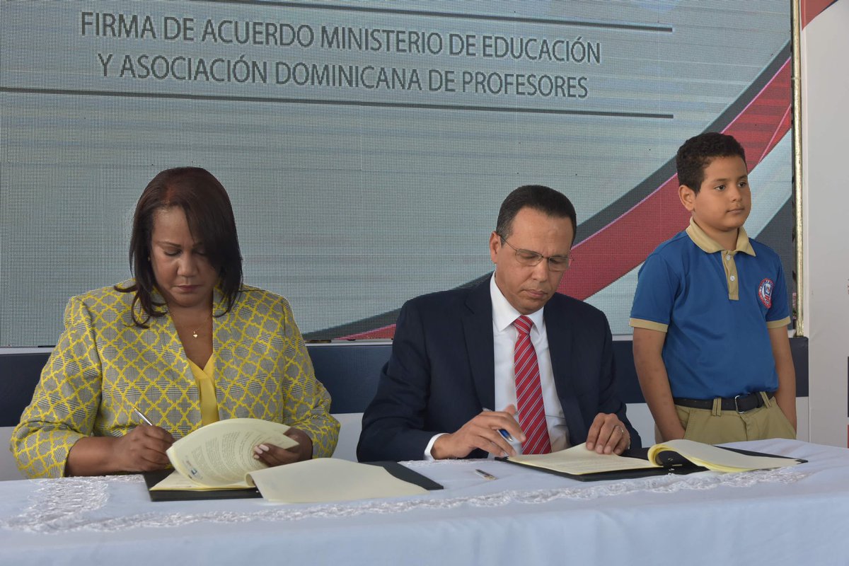 Ministerio Educación RD tweet media