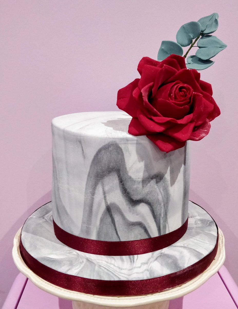 angleseycakeart's tweet photo. Learn to make beautiful cakes and flowers such as this one in our classes on Anglesey.
#Anglesey #YnysMon #cakedecoratingclasses #cakestudio https://t.co/76tbH8j0xk