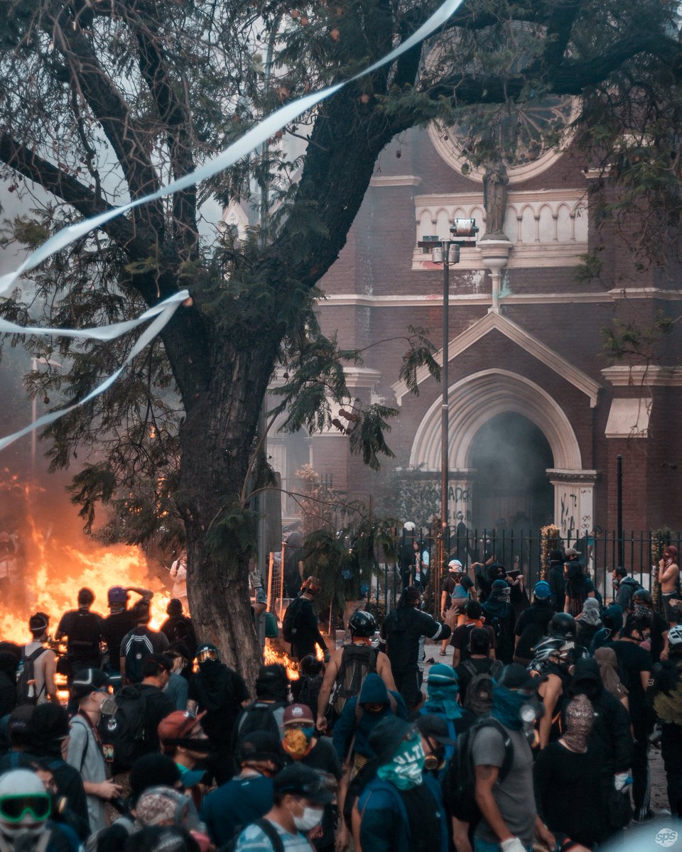 SPSProd's tweet photo. El fuego es y será nuestra mejor y única arma en contra de la represión ✊🏿🔥💣

#spsprod #renunciapiñera #chiledesperto #fuego #fire #acab #pacoculiao #protesta #highlights #highlightscl #foteroscl #foto #fotografia #fotografo #photo #photographer #photography https://t.co/t2iXYnxiH2