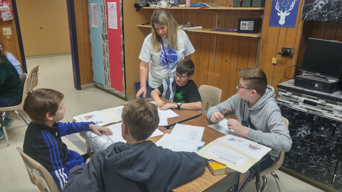 AmyWaiser's tweet photo. Collaboration during stations in our ELAR classes. Love seeing such great student engagement! #btwbest #kisdbest #studentengagement https://t.co/5YDxFJ6W1U